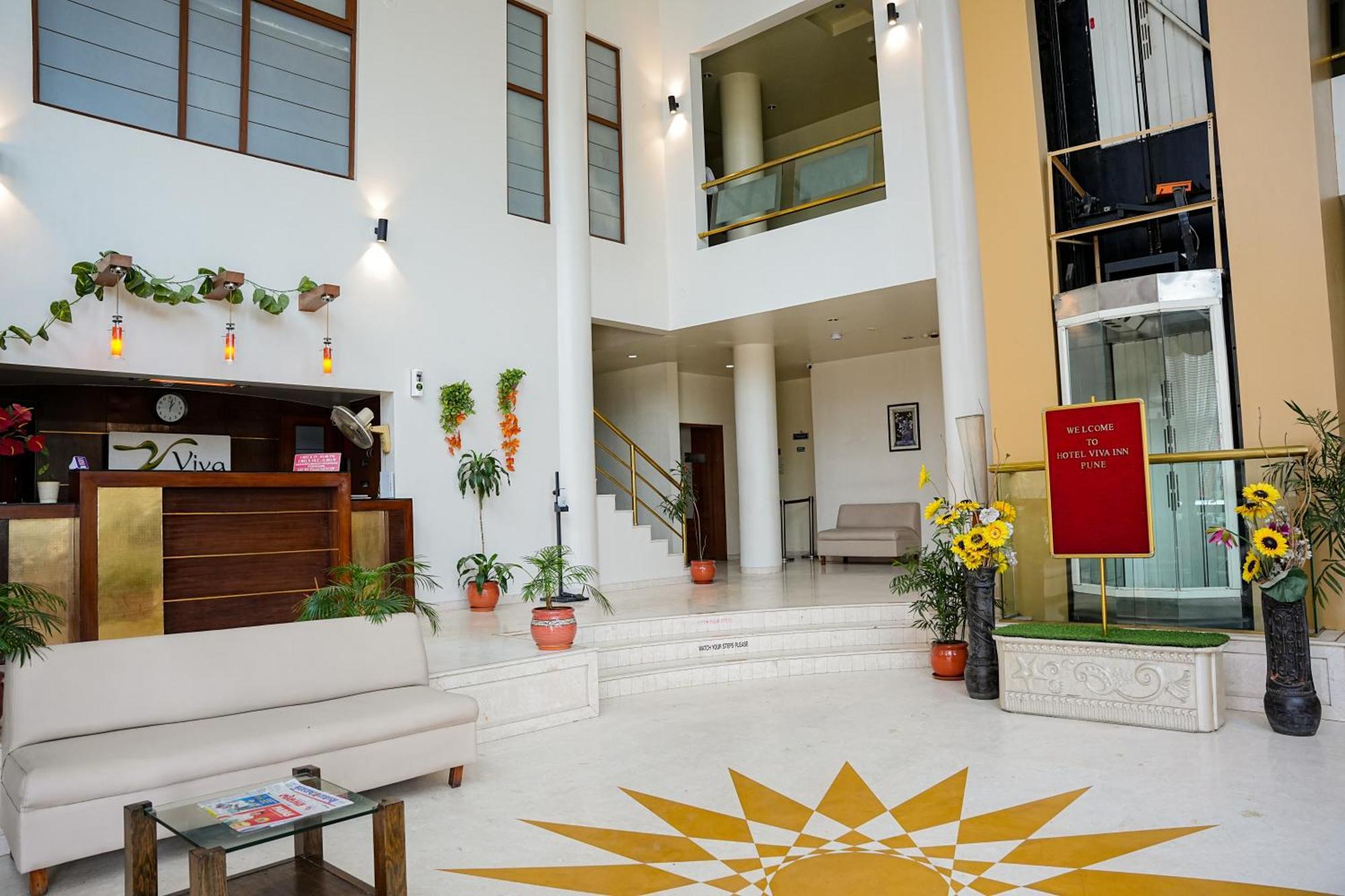 Hotel Viva Inn Yerandwane Kültér fotó
