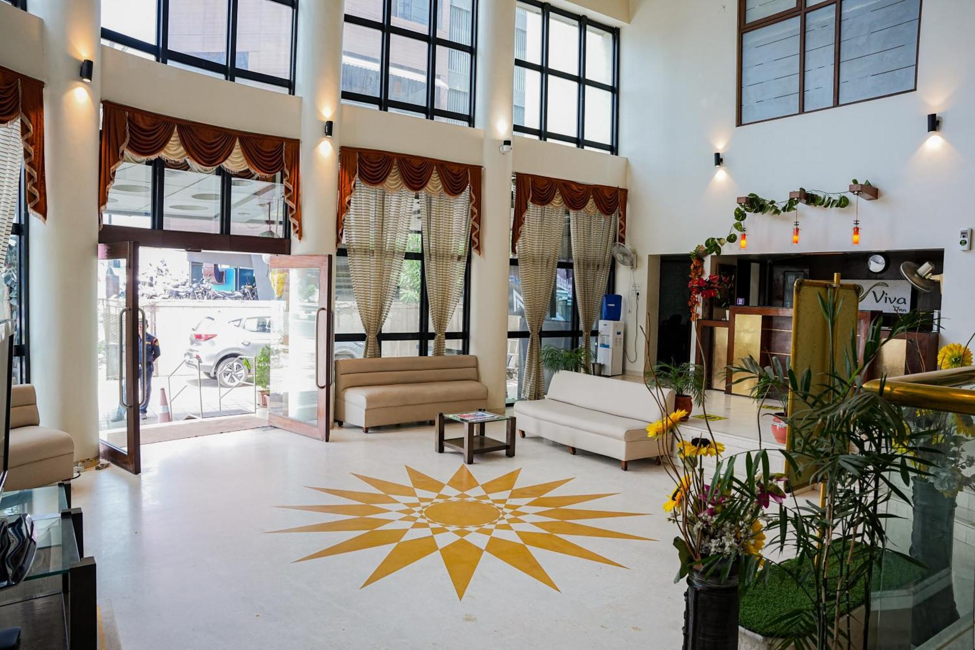 Hotel Viva Inn Yerandwane Kültér fotó